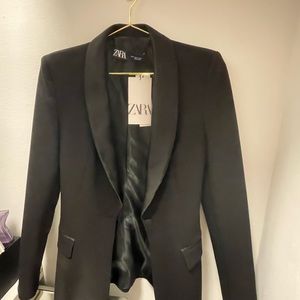 Zara NWT women’s tuxedo. Sz sm Jacket and size xs tuxedo pant. Slightly cropped